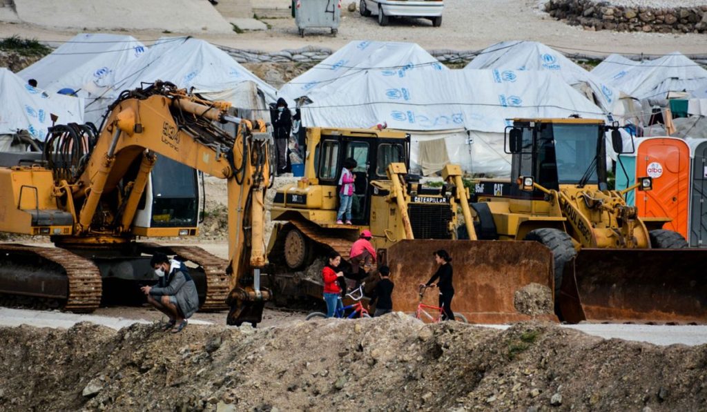 Ξεκινά η ανέγερση πόλεων παράνομων μεταναστών στην Ελλάδα: 598.000.000 ευρώ για εγκαταστάσεις