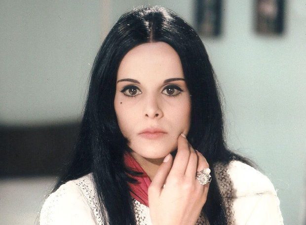 Το σπάνιο κλικ της Έλενας Ναθαναήλ από το 1967 με γραβάτα και κουστούμι (φωτο)