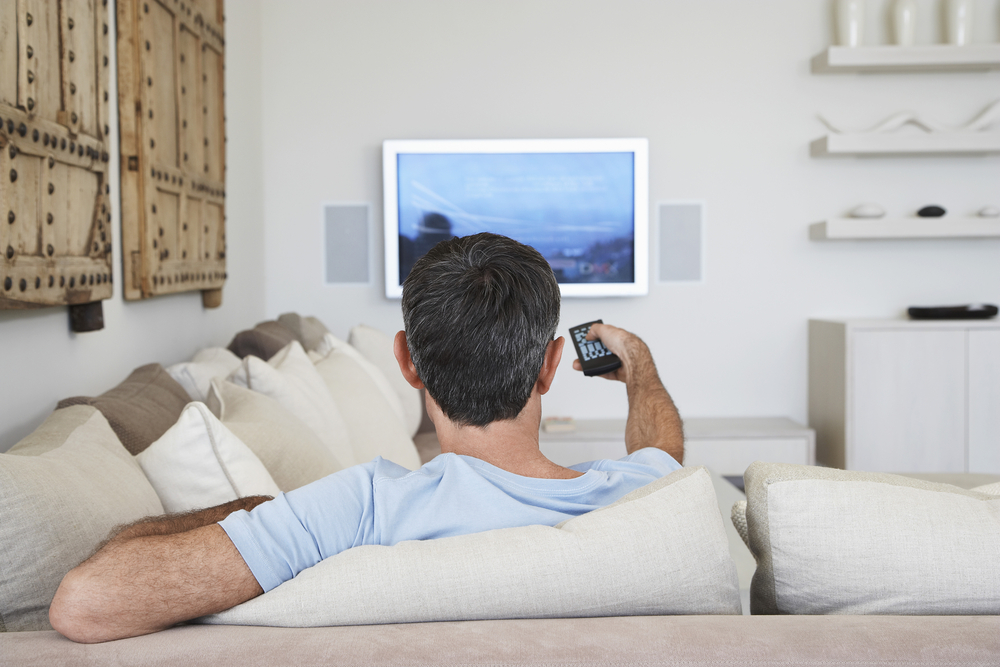 Προσοχή: Nα από τι κινδυνεύουν οι μεσήλικες που βλέπουν συχνά τηλεόραση