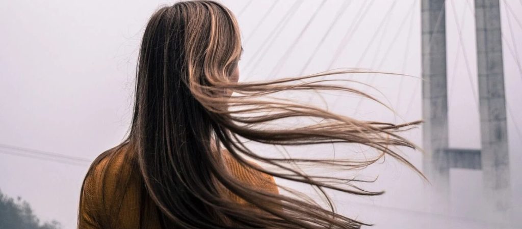Αύξηση της λιπαρότητας στα μαλλιά – Αυτός είναι ο λόγος και ο τρόπος αντιμετώπισης