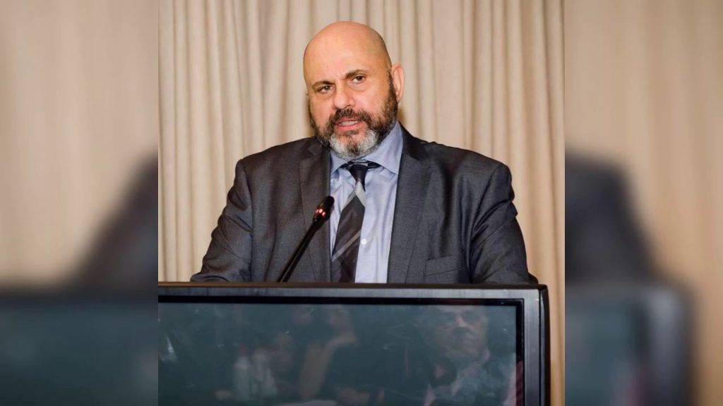 Καταιγιστικός ο καθηγητής Δ.Κούβελας: «Το mRNA δημιουργεί ακίδες που προκαλούν καρδιοπάθειες και θρομβώσεις»