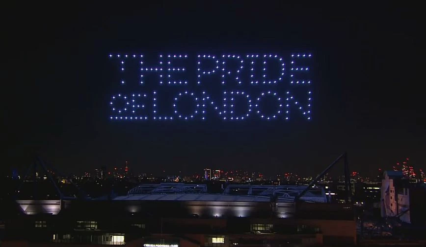 Τσέλσι: Το Στάμφορντ Μπριτζ και ο ουρανός του Λονδίνου φωτίστηκαν στα Μπλε