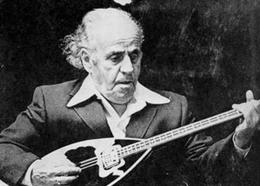 O Έλληνας «ραψωδός της αντίστασης» που τυφλώθηκε την ώρα που έπαιζε μουσική (βίντεο)