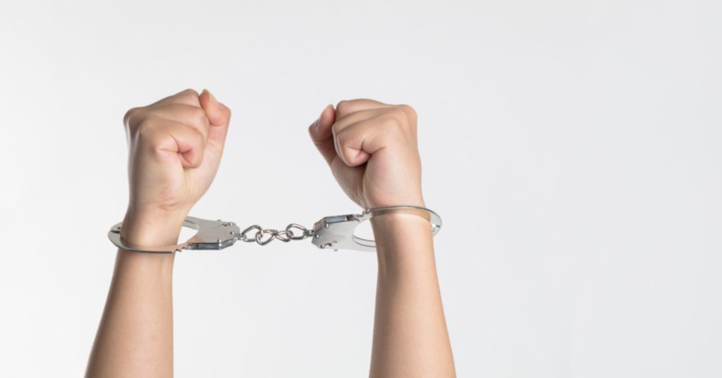 Λάρισα: Χειροπέδες σε ζευγάρι που συνελήφθη με εκατοντάδες ναρκωτικά χάπια