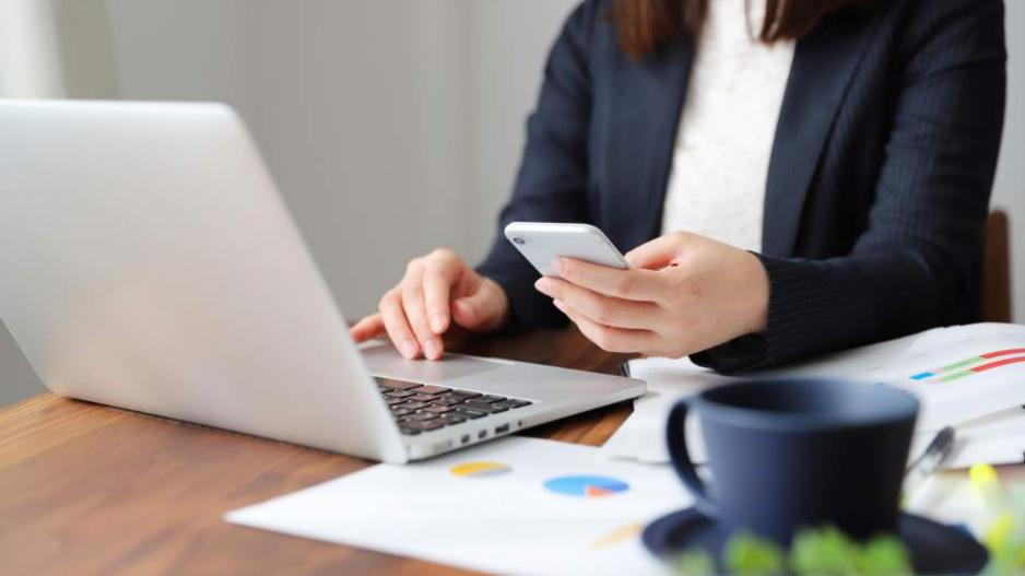 Μειώνεται στο 20% το ποσοστό της τηλεργασίας σε δημόσιο και ιδιωτικό τομέα