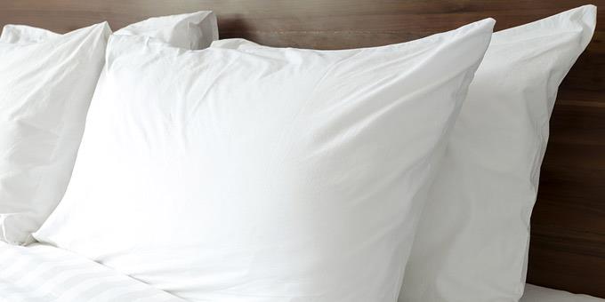 Δείτε πως να επιλέξετε το ιδανικό μαξιλάρι για τον τέλειο ύπνο με βάση τον τρόπο που κοιμάστε