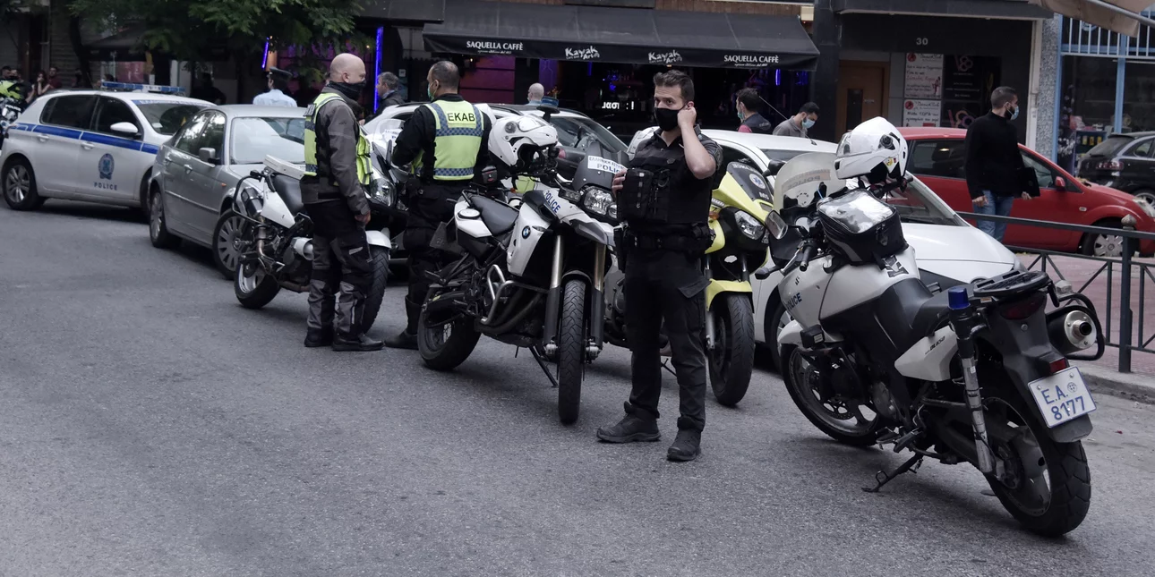 Θεσσαλονίκη: Αστυνομικός εκτός υπηρεσίας βγήκε για φαγητό και «τσάκωσε» Αλγερινό τσαντάκια