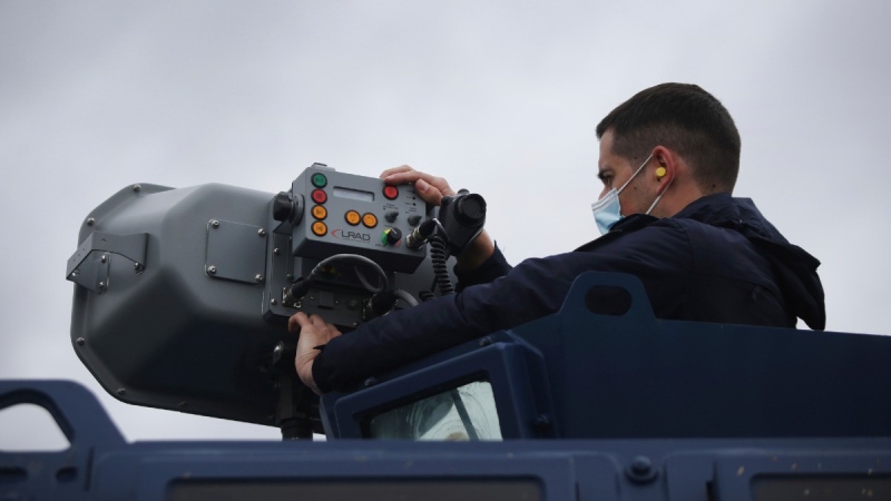 AP: Το ηχοβολιστικό κανόνι της ΕΛ.ΑΣ για την αντιμετώπιση της παράνομης μετανάστευσης (βίντεο)