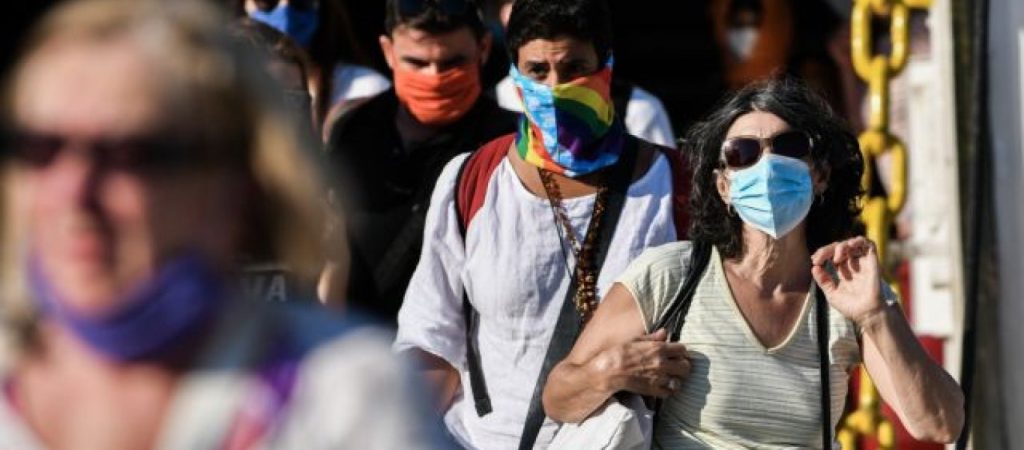 Γ.Παυλάκης: «Δεν θα “πετάξουμε” τις μάσκες μέσα στο καλοκαίρι»