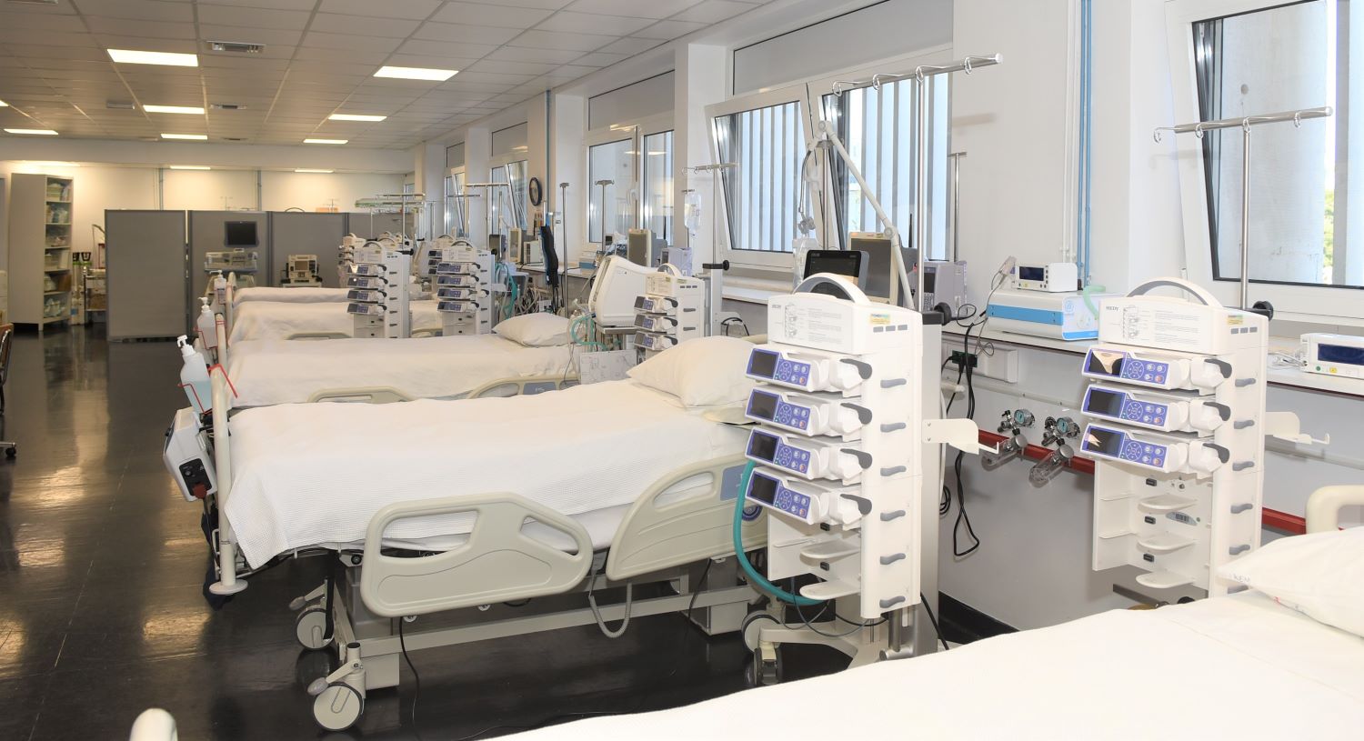 Διοικητής νοσοκομείου Αγρινίου: «Η κυβέρνηση γνώριζε για την 100% θνητότητα στη ΜΕΘ κορωνοϊού»