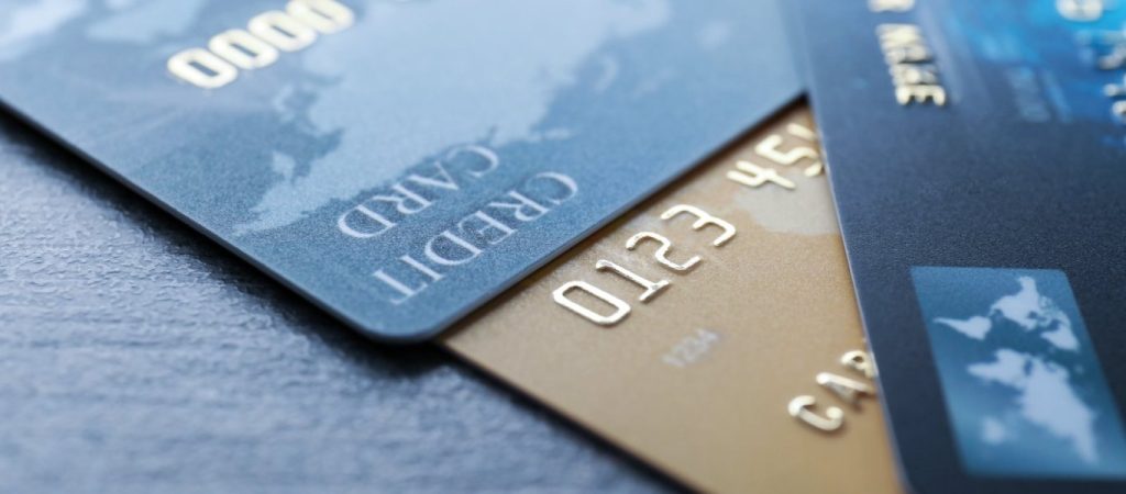 Καθιερώνεται στα 50 ευρώ το όριο για τις ανέπαφες συναλλαγές με κάρτες
