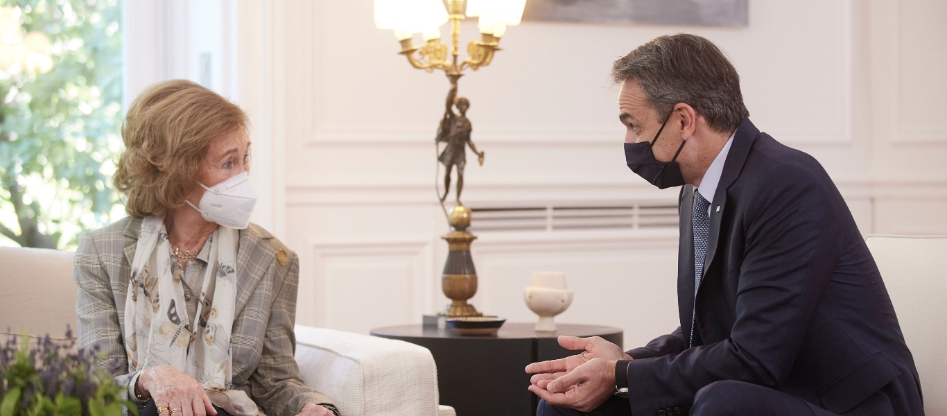 Στο Μέγαρο Μαξίμου η Βασίλισσα της Ισπανίας – Όσα συζήτησε με τον Κ.Μητσοτάκη