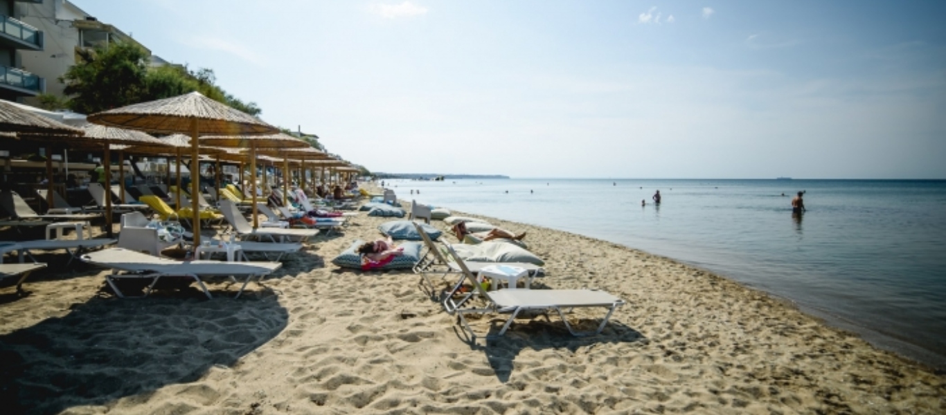 Ολοταχώς προς παραλίες οι Θεσσαλονικείς – Περισσότερα δρομολόγια λεωφορείων προς τις κοντινές πλαζ