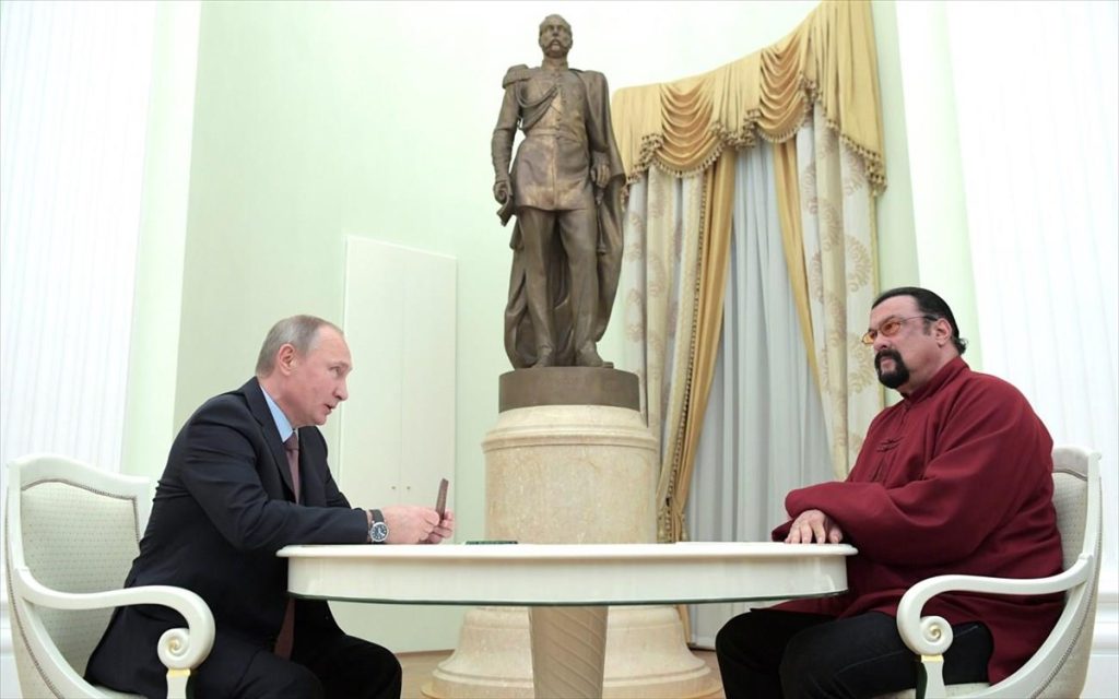 Ο Στίβεν Σιγκάλ προσχώρησε στο ρωσικό πατριωτικό κόμμα Just Russia