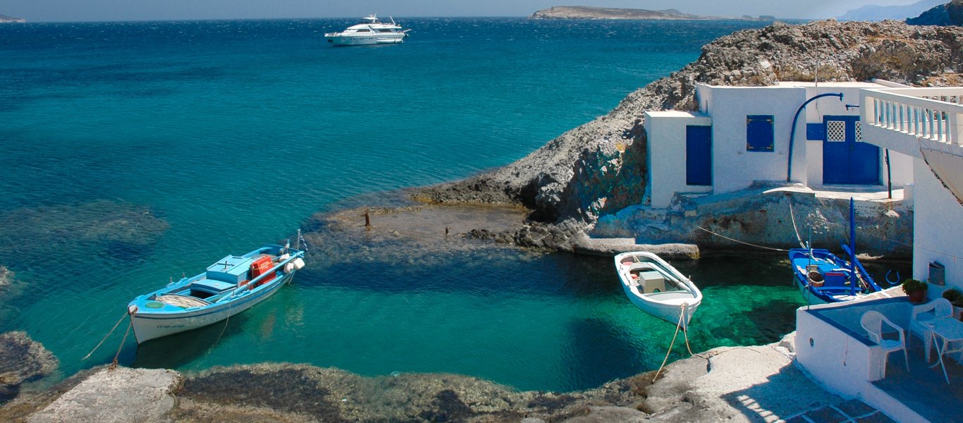 Στον «αέρα» τουρισμός και θέσεις εργασίας- Κυνική η Κυβέρνηση: «Κανένας αιφνιδιασμός από Βρετανία – Συντηρητική απόφαση»