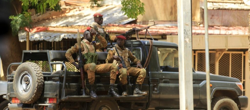 Αιματηρή επίθεση στην Μπουρκίνα Φάσο – Ξεπέρασαν τους 100 οι άμαχοι νεκροί
