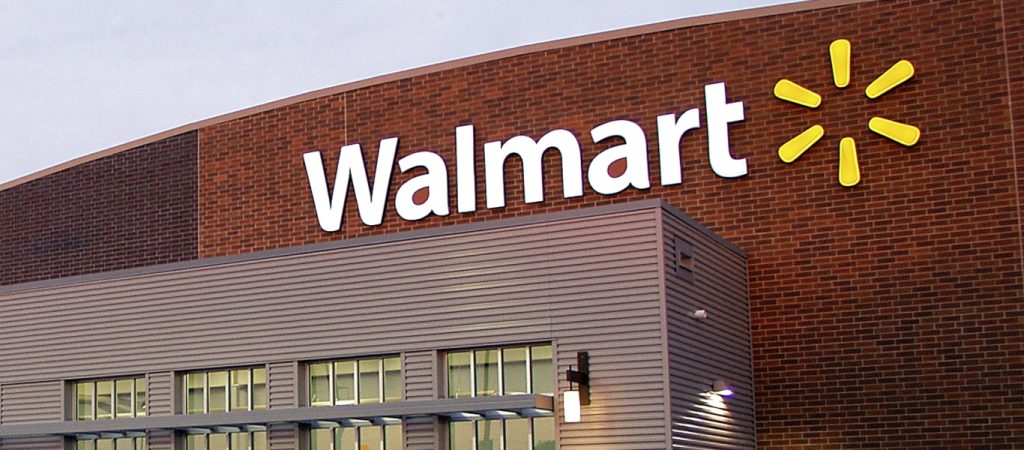 Απίθανο περιστατικό στα Walmart – Υπάλληλος έβγαλε νοκ άουτ πελάτη (βίντεο)