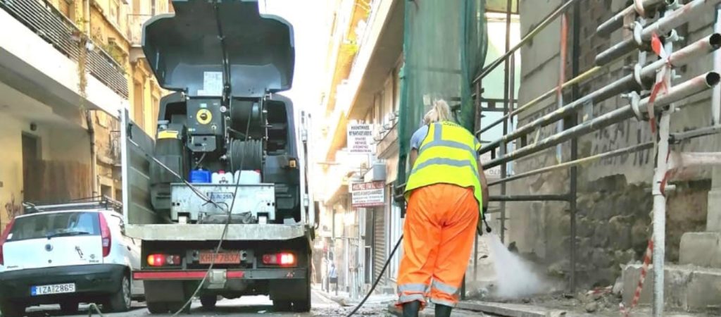 Δήμος Αθηναίων: Επιχείρηση καθαριότητας στην περιοχή των Εξαρχείων (φώτο)