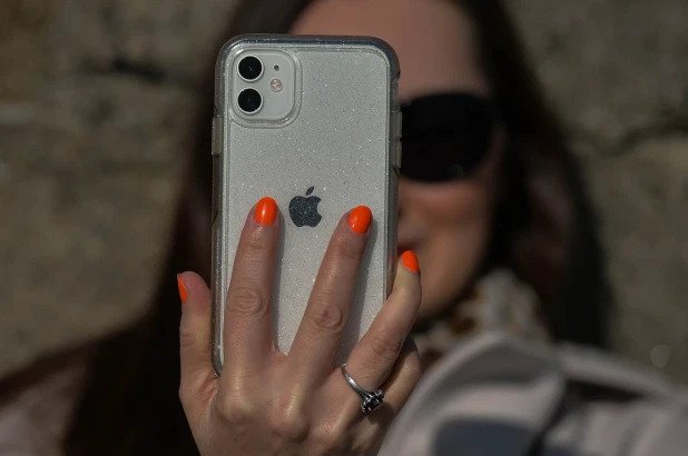 Έξαλλοι οι χρήστες του iPhone: Η νέα ανανέωση σκοτώνει τη μπαταρία