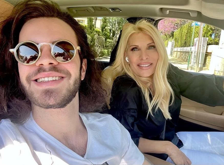 Άγγελος Λάτσιος: Ο γιος της Ελένης Μενεγάκη ποζάρει γυμνός και βάζει «φωτιά» στο Ιnstagram (φωτο)