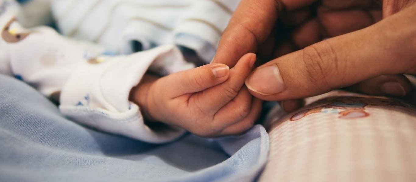 Νέα έρευνα: Δείτε πως συνδέονται τα περιστατικά ενδομήτριου εμβρυϊκού θανάτου με τη λοίμωξη της εγκύου από κορωνοϊό