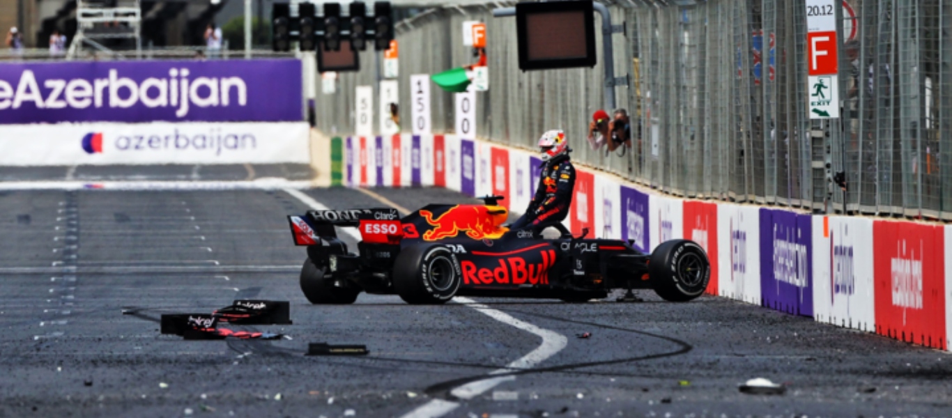 Formula 1: Σφοδρή σύγκρουση για τον πρωτοπόρο Μ.Φερστάπεν πέντε γύρους πριν το τέλος (βίντεο)
