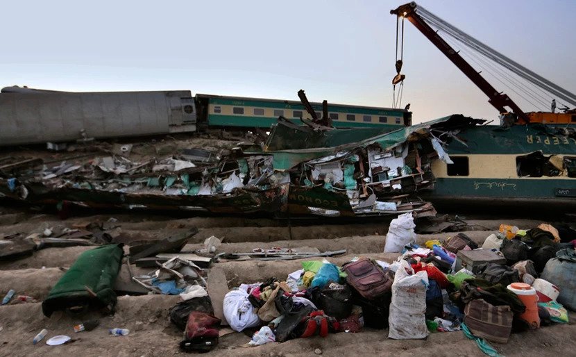 Ανεβαίνει ο αριθμός των νεκρών στο Πακιστάν: 43 τα θύματα από την σιδηροδρομική τραγωδία