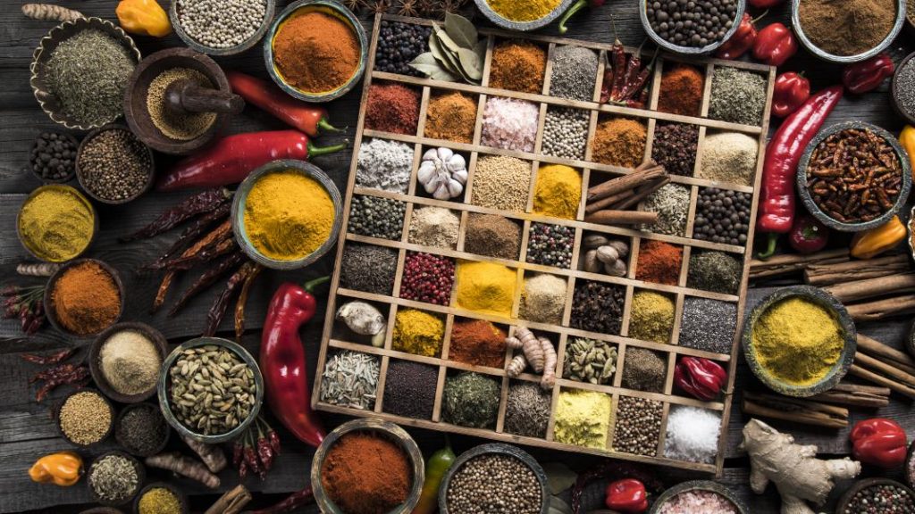 Μπαχαρικά και μυρωδικά: Πόσο διαρκούν και πότε πρέπει να τα πετάξετε;