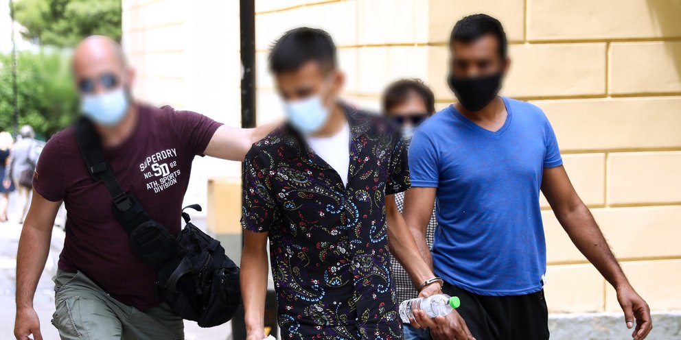 Αγία Μαρίνα: Η 26χρονη περιγράφει τον εφιάλτη με τους Πακιστανούς – «Φώναζα βοήθεια και αυτοί έβριζαν στη γλώσσα τους»