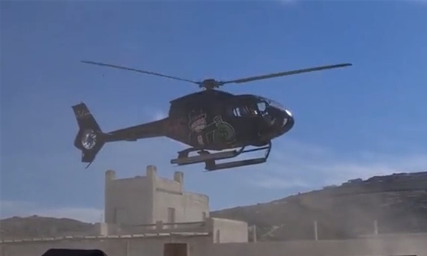Επικίνδυνος επιχειρηματίας προσγειώθηκε με το ελικόπτερό του σε παραλία της Μυκόνου μέσα στουςλουόμενους