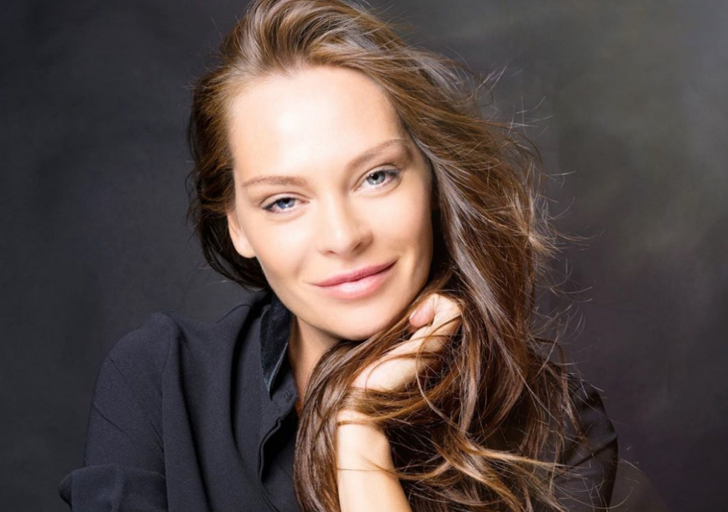 Υβόννη Μπόσνιακ: Ποζάρει με «καυτό» ολόσωμο και κάνει την φαντασία των ανδρών να «καλπάζει» (φωτο)