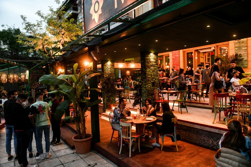 Κυβέρνηση: Απαγόρευση κυκλοφορίας από τη 01:30 το Σάββατο 12/6 και κατάργηση από την 1η Ιουλίου (βίντεο)