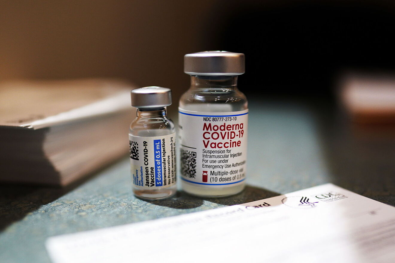 ΗΠΑ: Φαρμακοποιός καταδικάστηκε σε τρία χρόνια φυλάκιση επειδή κατέστρεψε δόσεις του εμβολίου της Moderna