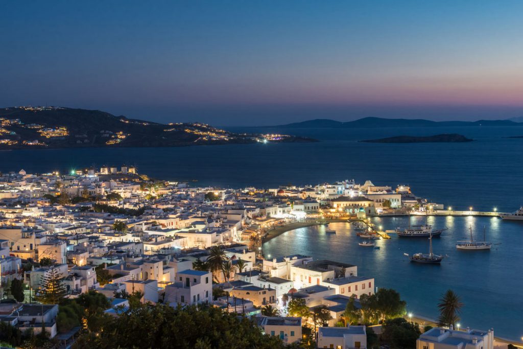 Δικηγόρος προσέφυγε στον Άρειο Πάγο για διαφήμιση πάρτι σε βίλες της Μυκόνου