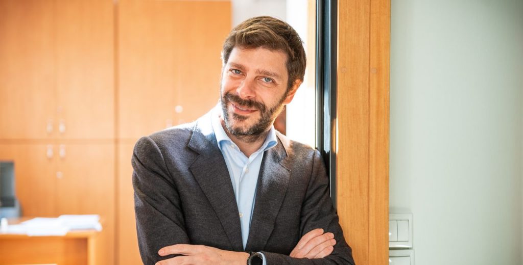 Διεθνής… επιτυχία για την κυβέρνηση: Ο Ν.Γιατρομανωλάκης σε λίστα με τα 30 ΛΟΑΤΚΙ+ άτομα που ξεχώρισαν φέτος