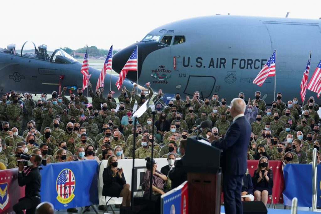 Νέα γκάφα του Τ.Μπάιντεν: Έκανε την RAF… RFA και τα βρετανικά ΜΜΕ ασχολήθηκαν για την διαύγειά του (βίντεο)