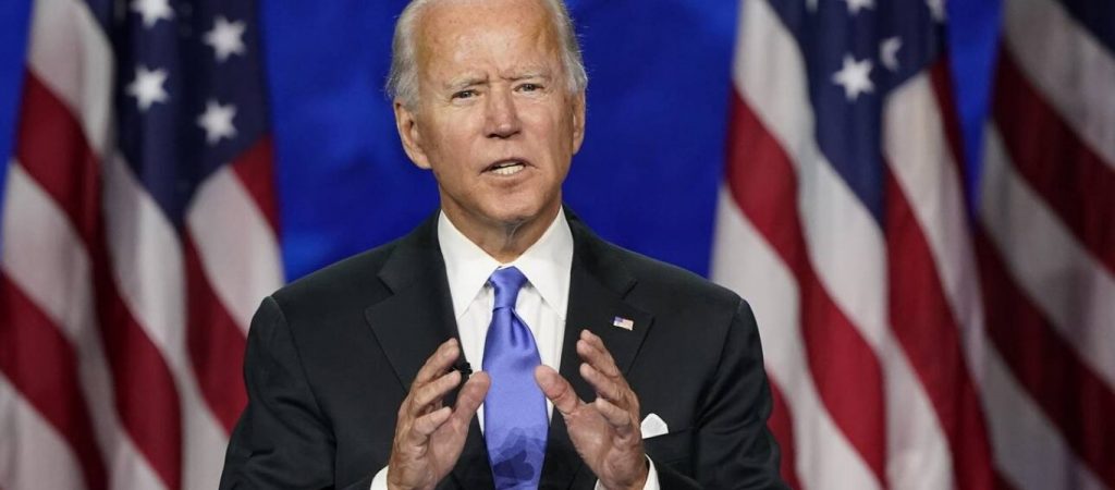 Ο Τ.Μπάιντεν δέχθηκε επίθεση από… τζιτζίκια (φώτο-βίντεο)