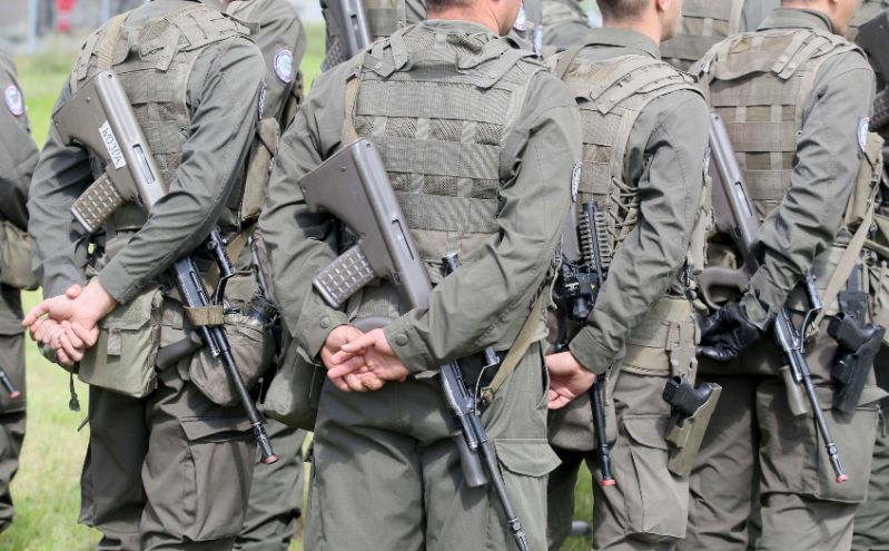 Αυστρία: Χειροπέδες σε στρατιώτη που είχε κάνει τατουάζ σβάστικα στους όρχεις του