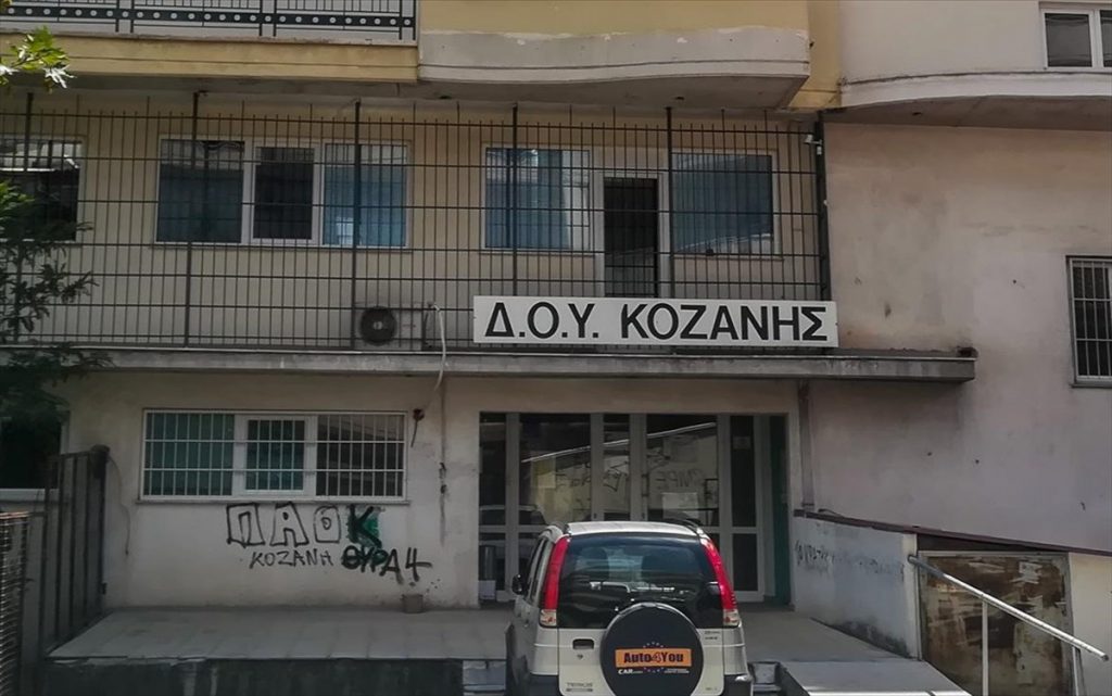 Επίθεση με τσεκούρι στη ΔOY Κοζάνης: «Αν δεν πάλευα σήμερα δεν θα ήμουν εδώ» λέει ένα από τα θύματα