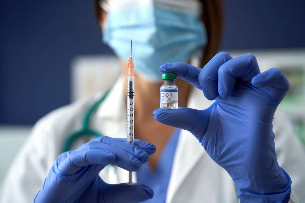 Έμμεση ομολογία της κυβέρνησης ότι αρνήθηκε την αγορά αποτελεσματικών και χωρίς παρενέργειες εμβολίων!