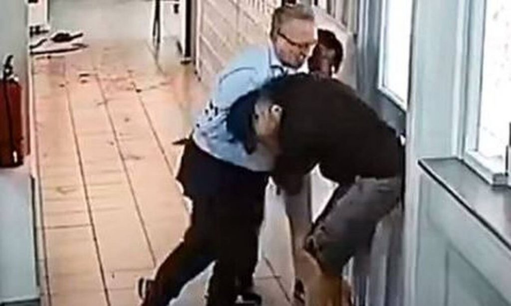 Ισόβια για τον δράστη με το τσεκούρι στη ΔΟΥ Κοζάνης – «Ακόμα και ο Χίτλερ ήταν καλύτερος από τους εφοριακούς» (upd)