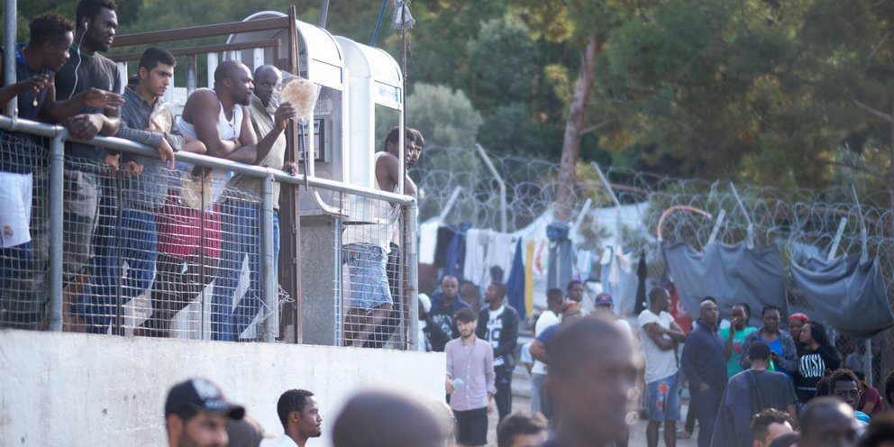 Υπεράριθμοι οι παράνομοι μετανάστες στις δομές φιλοξενίας Σάμου Ελαιώνα και Διαβατών