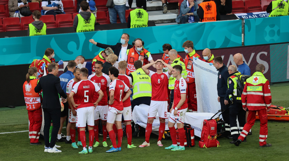 Δεν διαψεύδει η Ομοσπονδία Ποδοσφαίρου της Δανίας ότι είχε εμβολιαστεί ο Κ.Έρικσεν που κατέρρευσε την ώρα του αγώνα