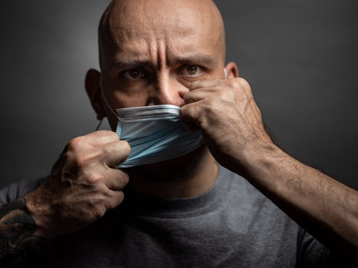 Ο Π.Αρκουμανέας θέλει να γίνει «ανταλλαγή»: Μικρότερη χρήση μάσκας σε όσους εμβολιάζονται