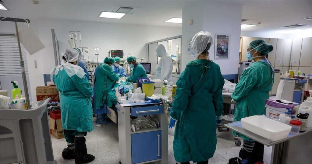 Καθηγητής Τζανάκης: «Οι θάνατοι είναι ο τελευταίος δείκτης που υποχωρεί»