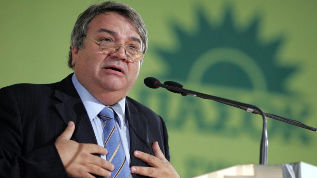 Ο γυρολόγος της πολιτικής Ν.Μπίστης προτείνει την «ενσωμάτωση» των παράνομων μεταναστών για να «λυθεί» το δημογραφικό