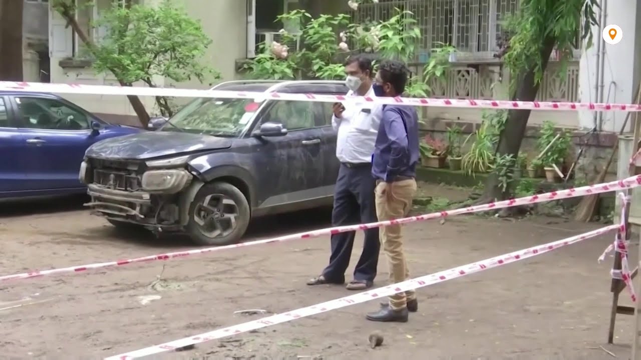 Ινδία: Η στιγμή που τρύπα «καταπίνει» αυτοκίνητο – Το πάρκινγκ είχε χτιστεί πάνω σε πηγάδι (βίντεο)