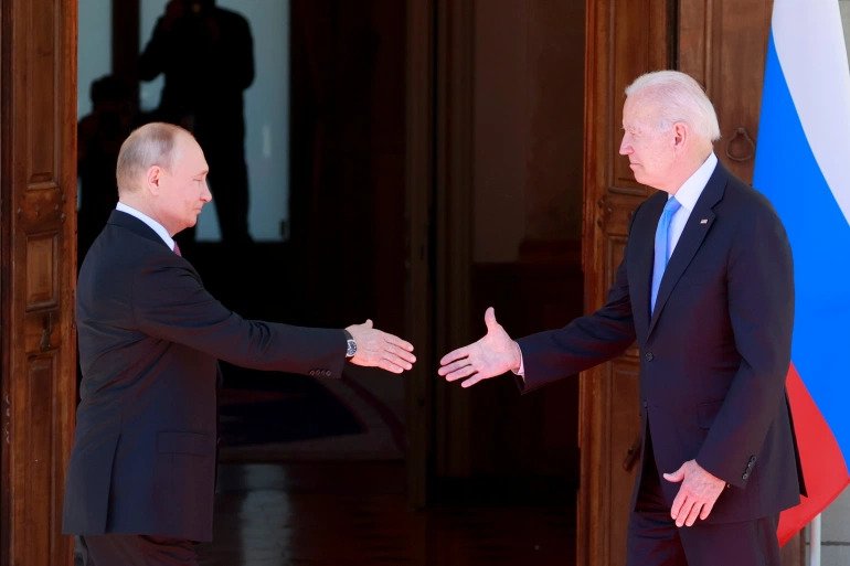 Β.Πούτιν: Επιστρέφουν οι πρεσβευτές σε Μόσχα  και Ουάσιγκτον