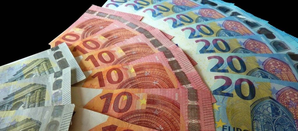 Αντίστροφη μέτρηση για την καταβολή των αναδρομικών στους συνταξιούχους – Το χρονοδιάγραμμα του e-ΕΦΚΑ