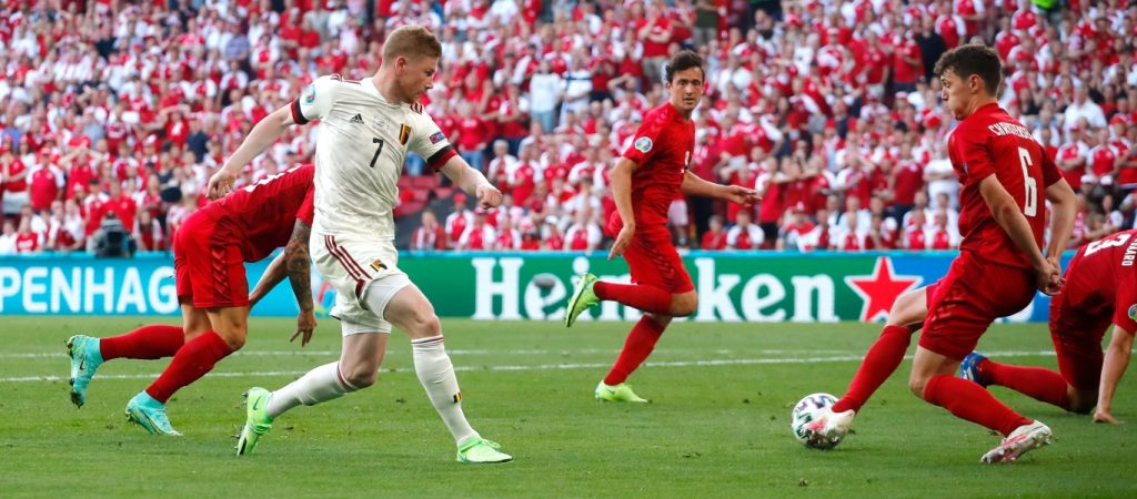 Euro 2020: «Κλείδωσε» την πρόκριση το Βέλγιο με εντυπωσιακό Ντε Μπρόινε – Κέρδισε 2-1 την Δανία με ανατροπή